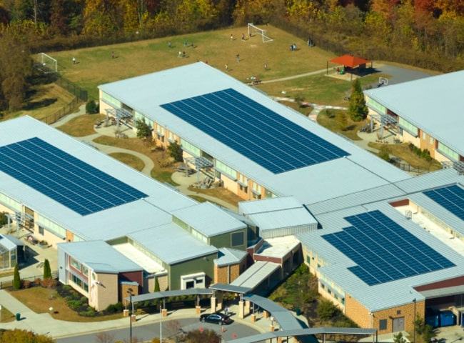 FOTOVOLTAICO CON O SENZA BATTERIE Vantaggi degli Impianti Fotovoltaici
